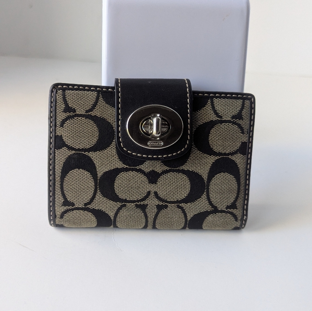 Coach Signature Black & Tan Wallet w/Turnlock